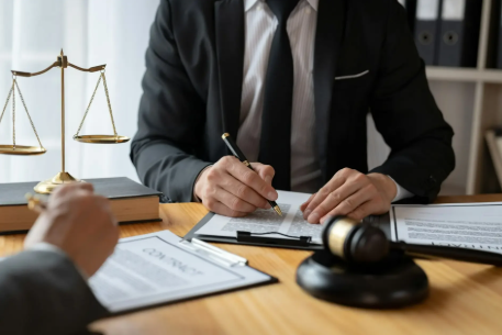 Is Hiring a Contract Attorney Worth It? What Businesses and Individuals Need to Know
